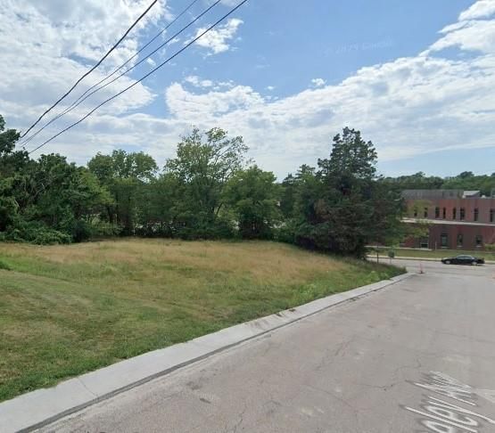 1737 Greeley Avenue — photo 1