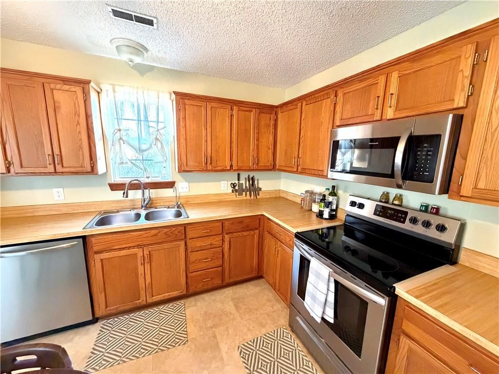 1004 Weschester Court — photo 11