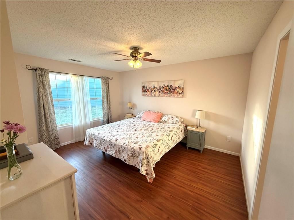 1004 Weschester Court — photo 32