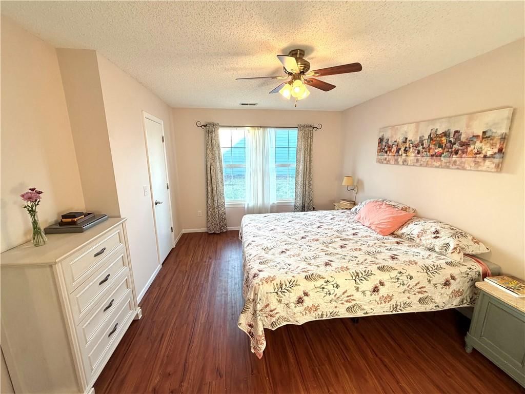 1004 Weschester Court — photo 33