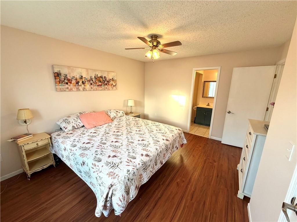 1004 Weschester Court — photo 35