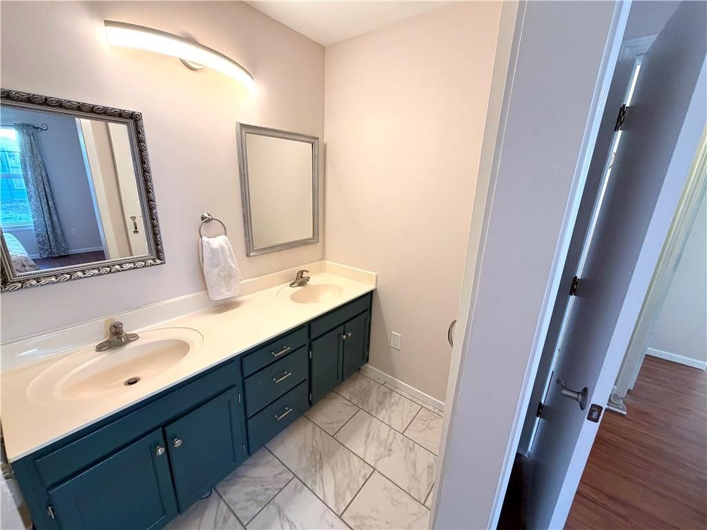1004 Weschester Court — photo 37