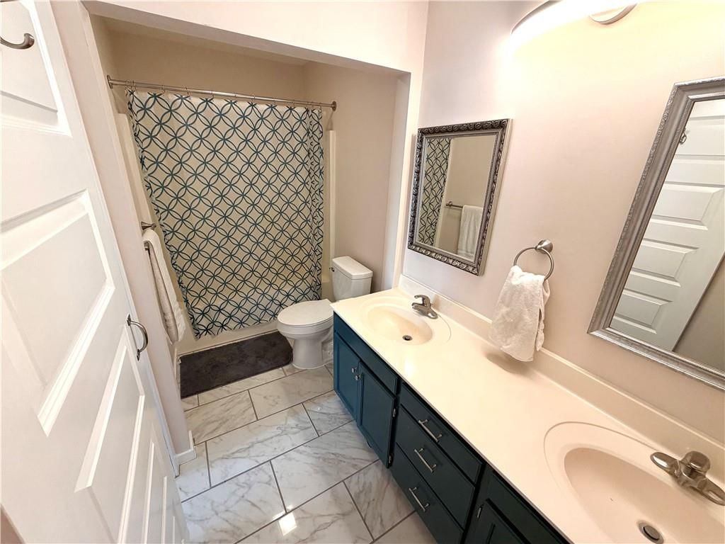 1004 Weschester Court — photo 39