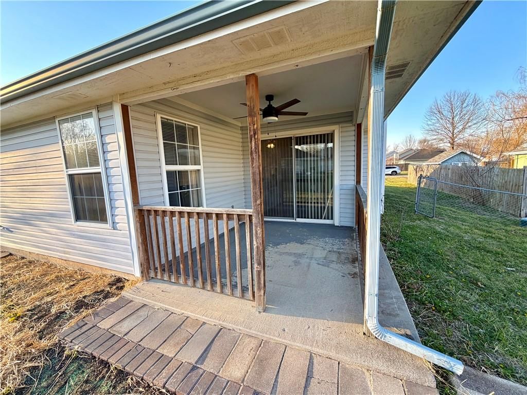 1004 Weschester Court — photo 47