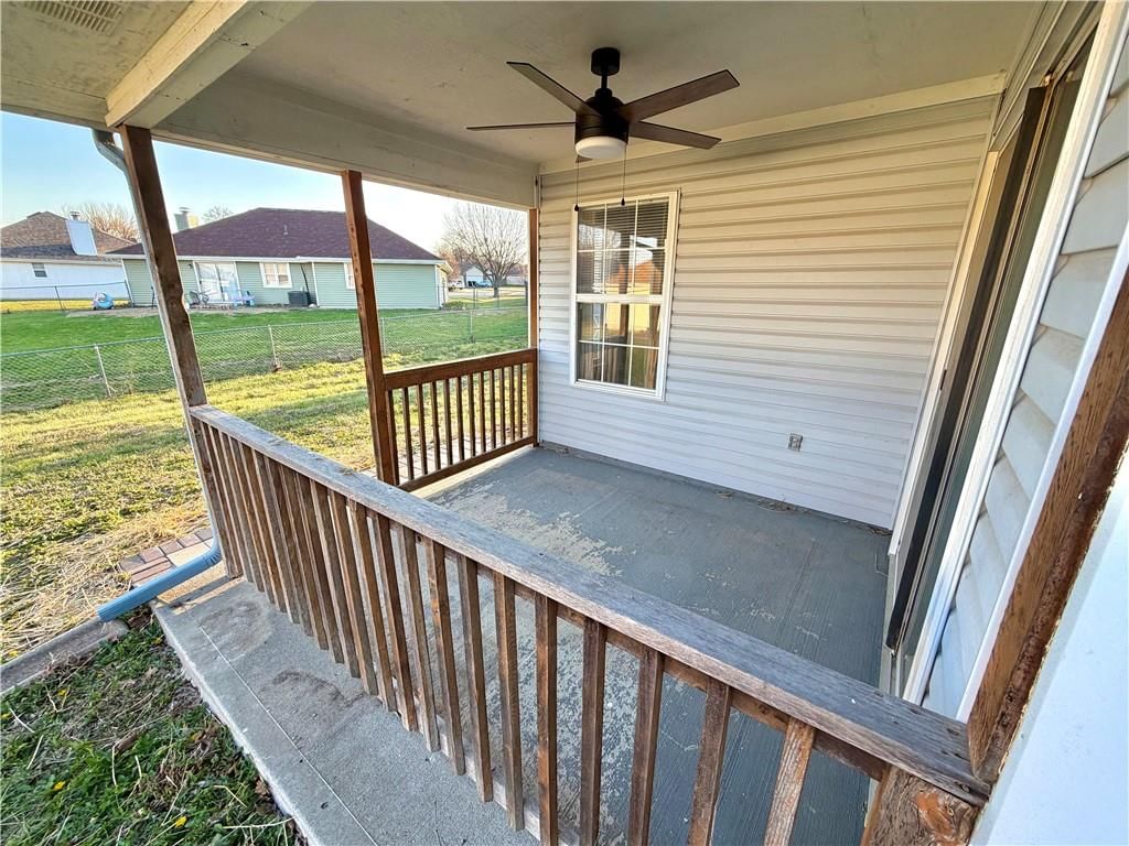 1004 Weschester Court — photo 48