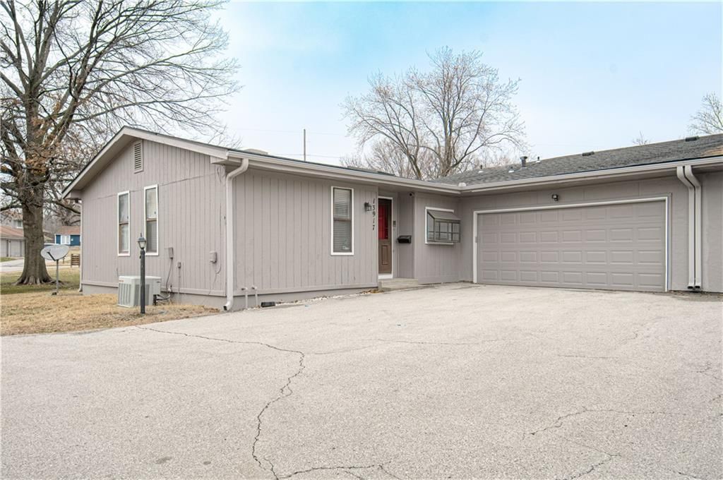 13917 Falkirk Circle, Grandview, MO