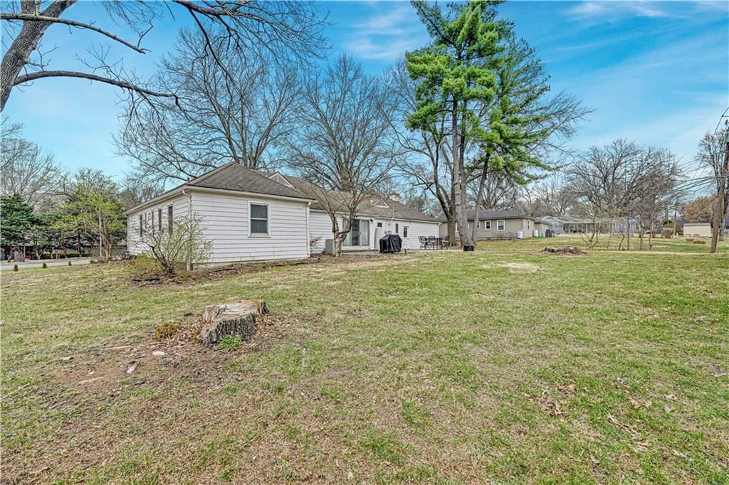 9709 State Line Road — photo 27