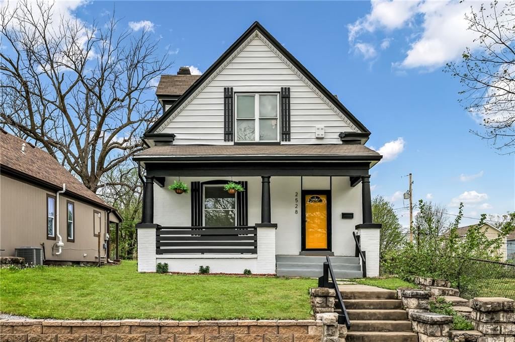 2528 Olive Street — photo 2