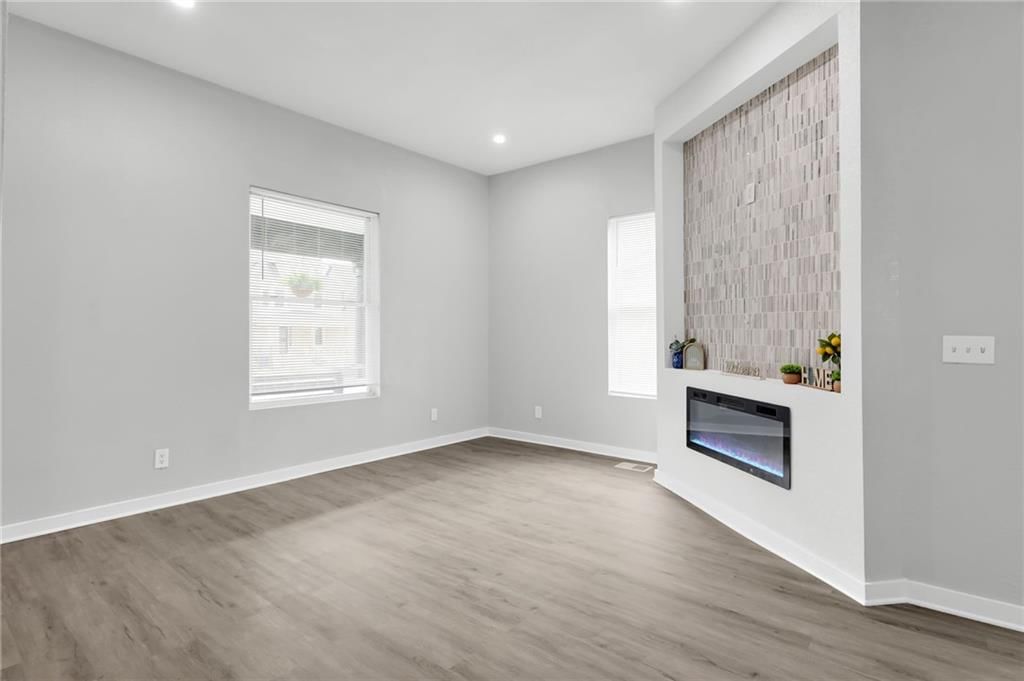 2528 Olive Street — photo 7