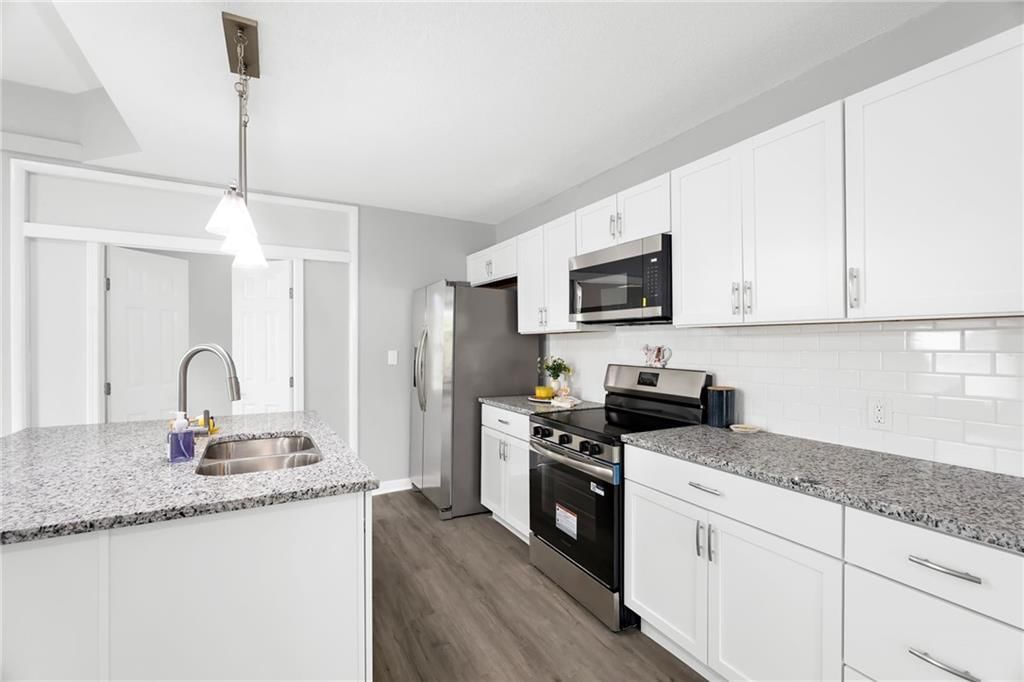 2528 Olive Street — photo 8