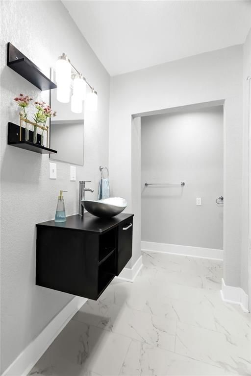 2528 Olive Street — photo 15