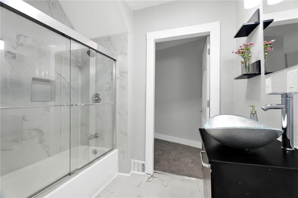2528 Olive Street — photo 16
