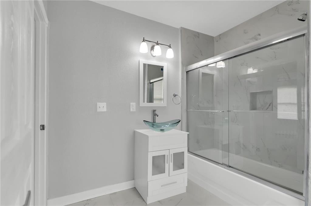2528 Olive Street — photo 24