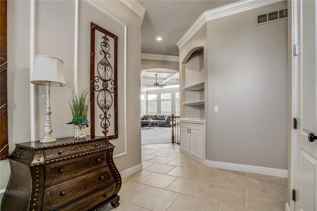 405 NW Greenview Drive — photo 3