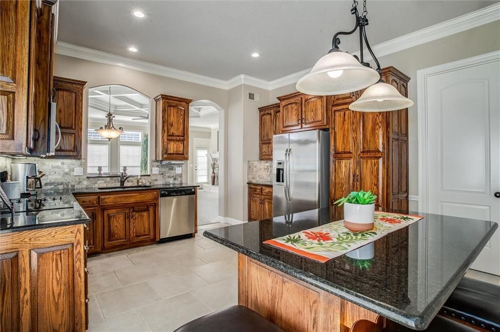 405 NW Greenview Drive — photo 9