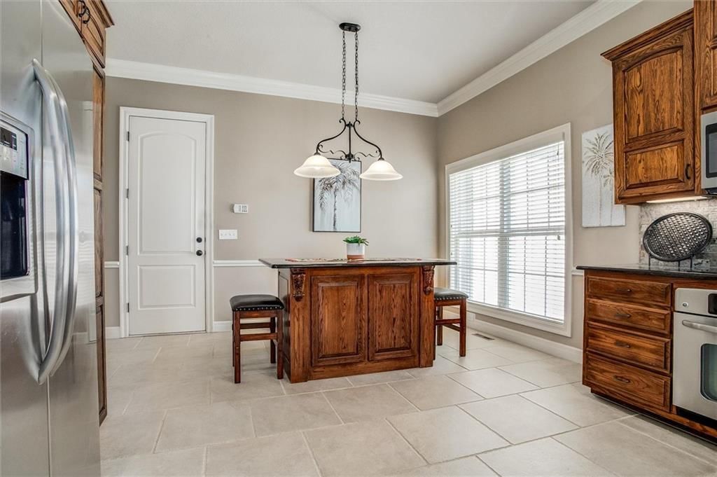 405 NW Greenview Drive — photo 10
