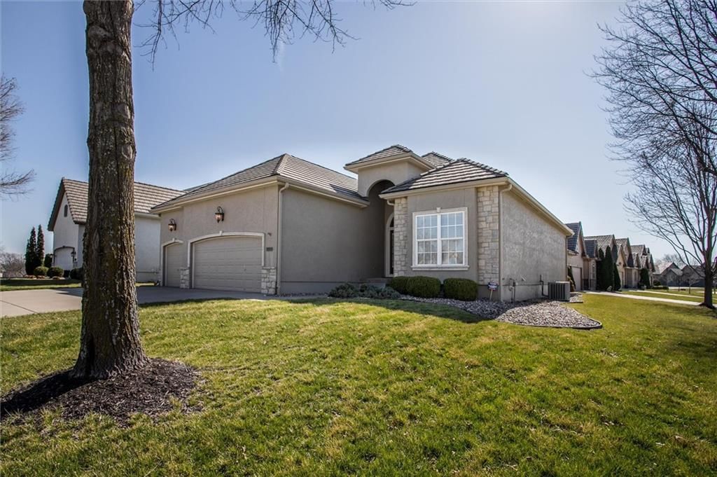 405 NW Greenview Drive — photo 20