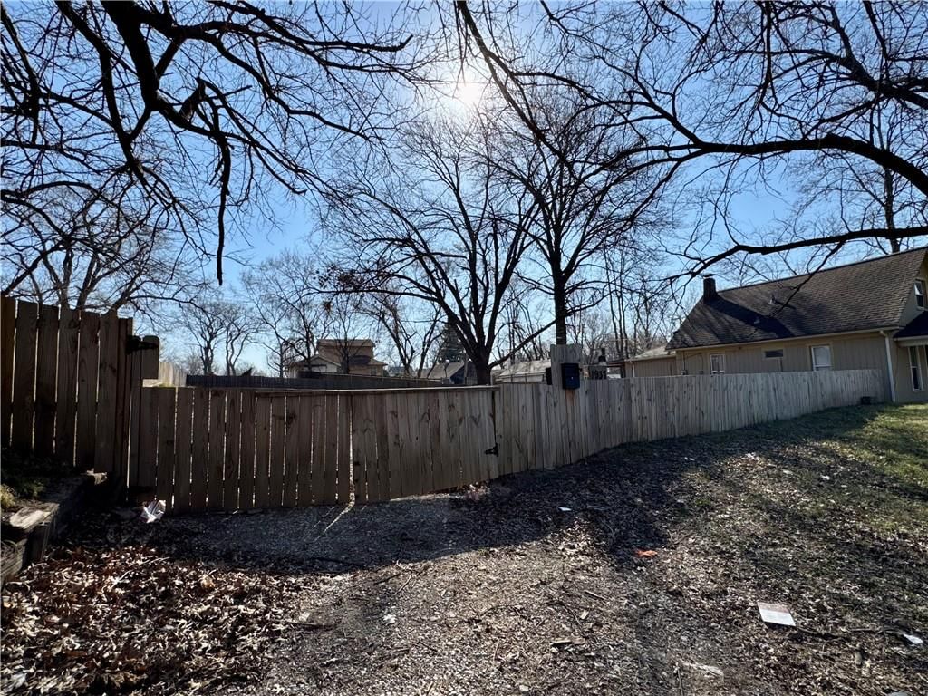 1937 N 29th Street — photo 4