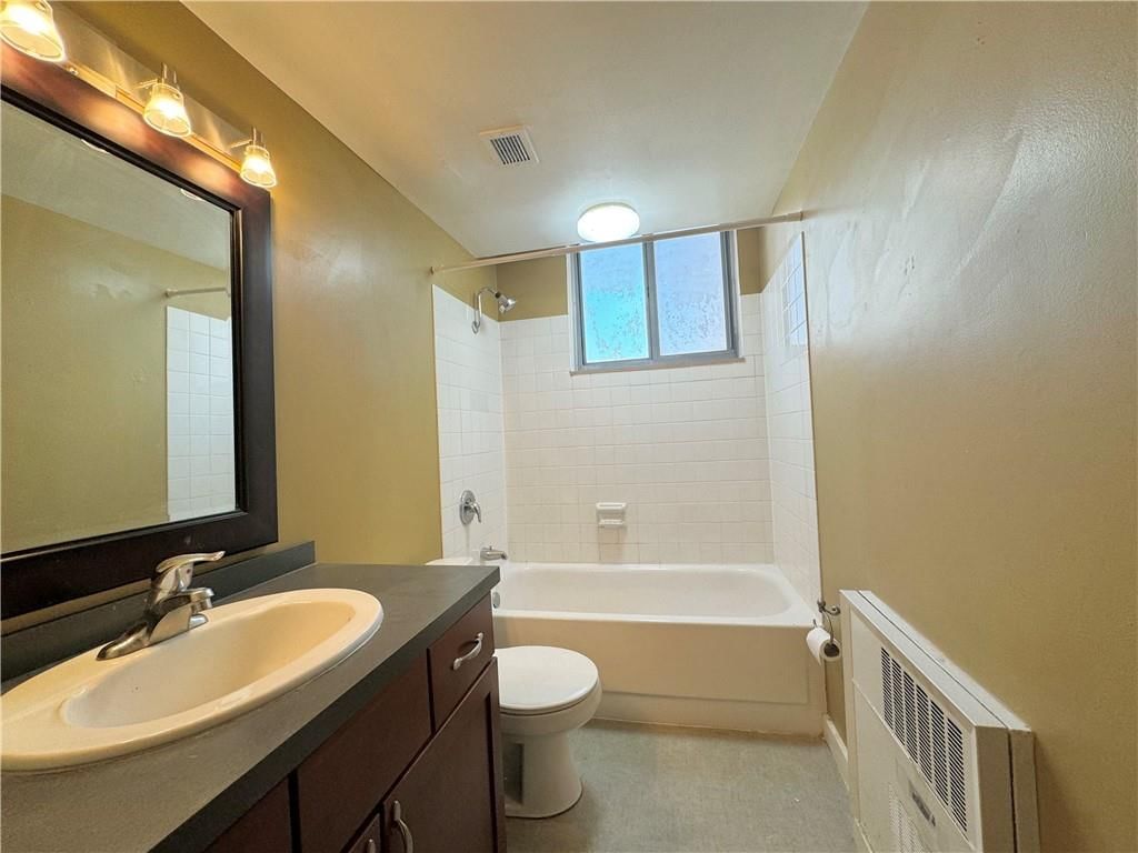 600 E 8th St Street — photo 14