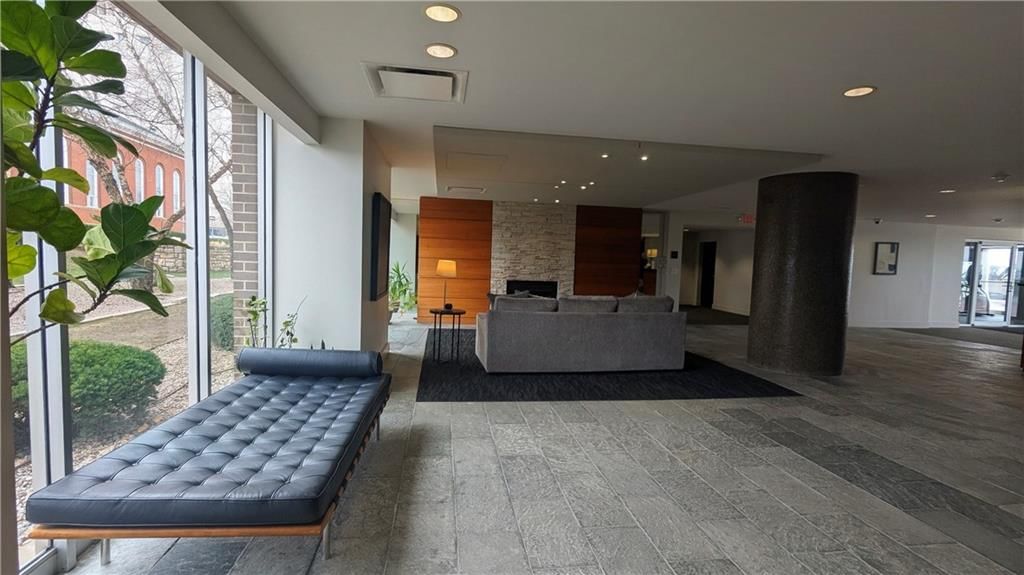 600 E 8th St Street — photo 17