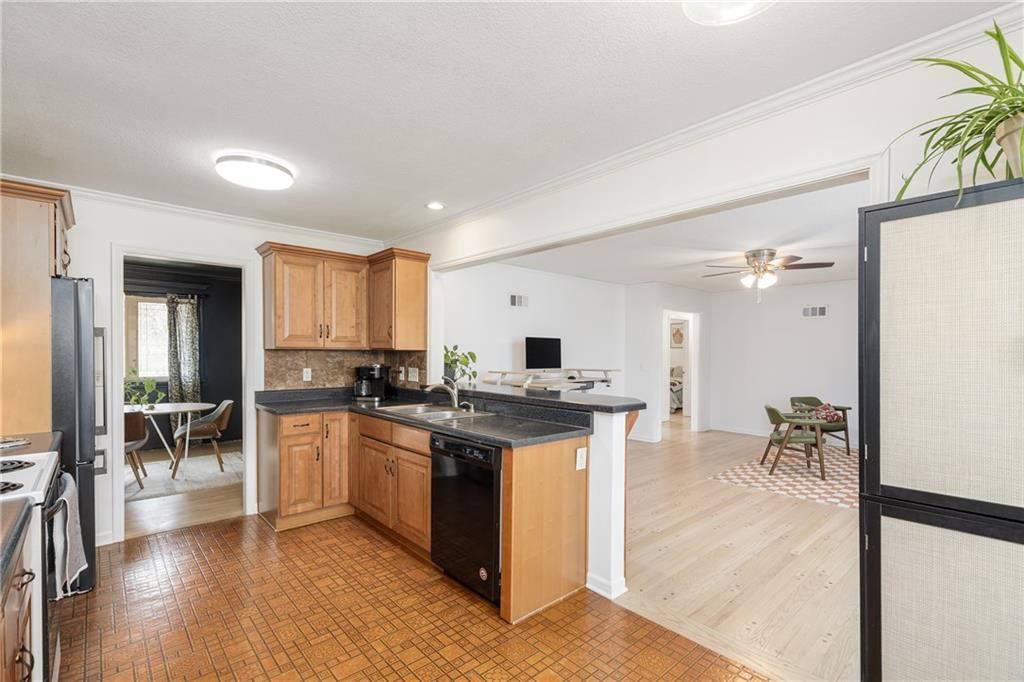 6138 Hemlock Street — photo 14