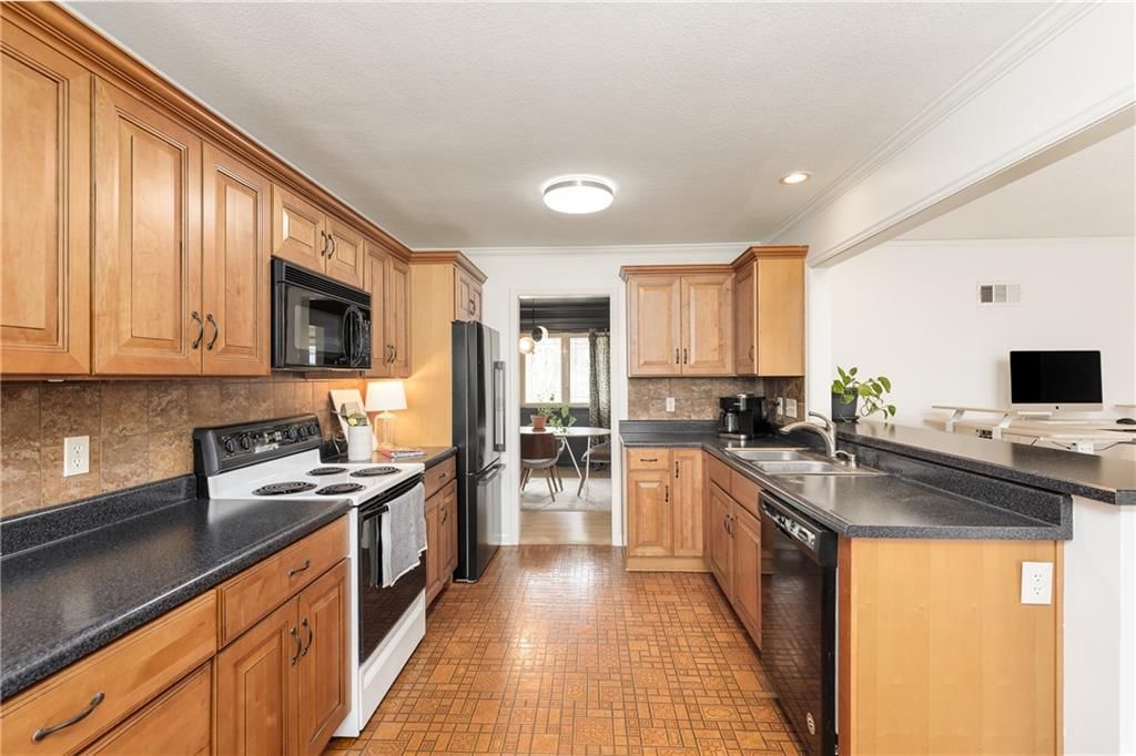 6138 Hemlock Street — photo 15