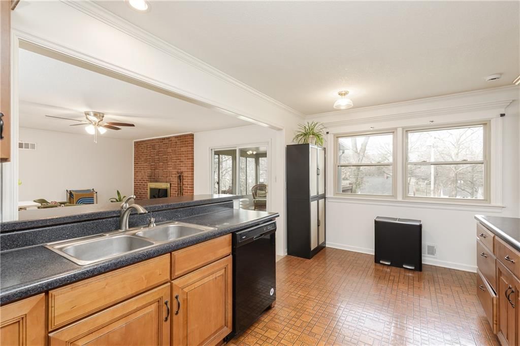 6138 Hemlock Street — photo 16