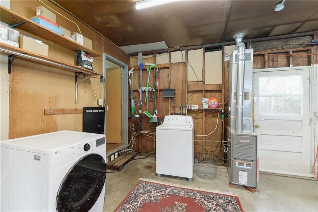 6138 Hemlock Street — photo 32