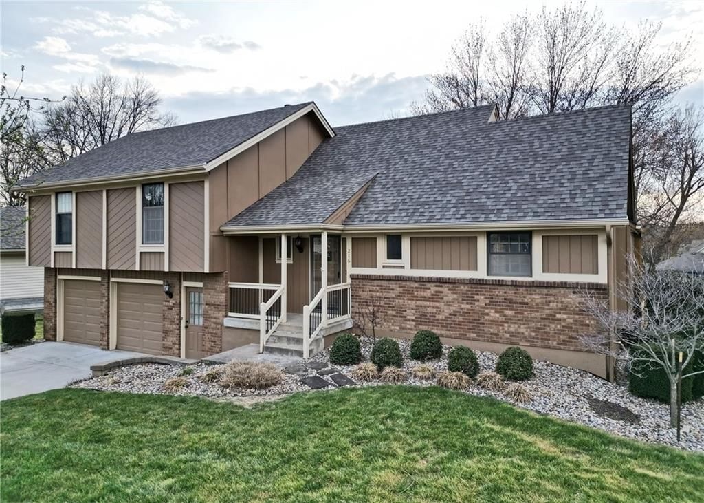 216 Johnston Parkway — photo 2