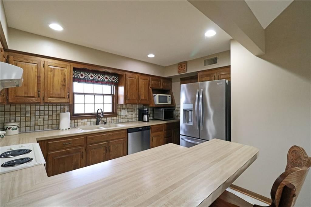 216 Johnston Parkway — photo 9