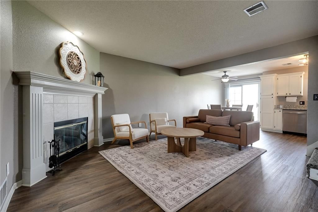 5833 Plantation Lane, Lee's Summit, MO
