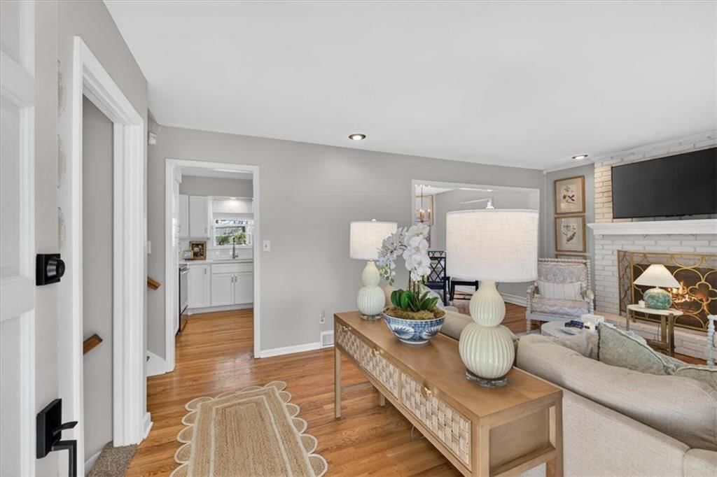 8806 W 72 Terrace — photo 3