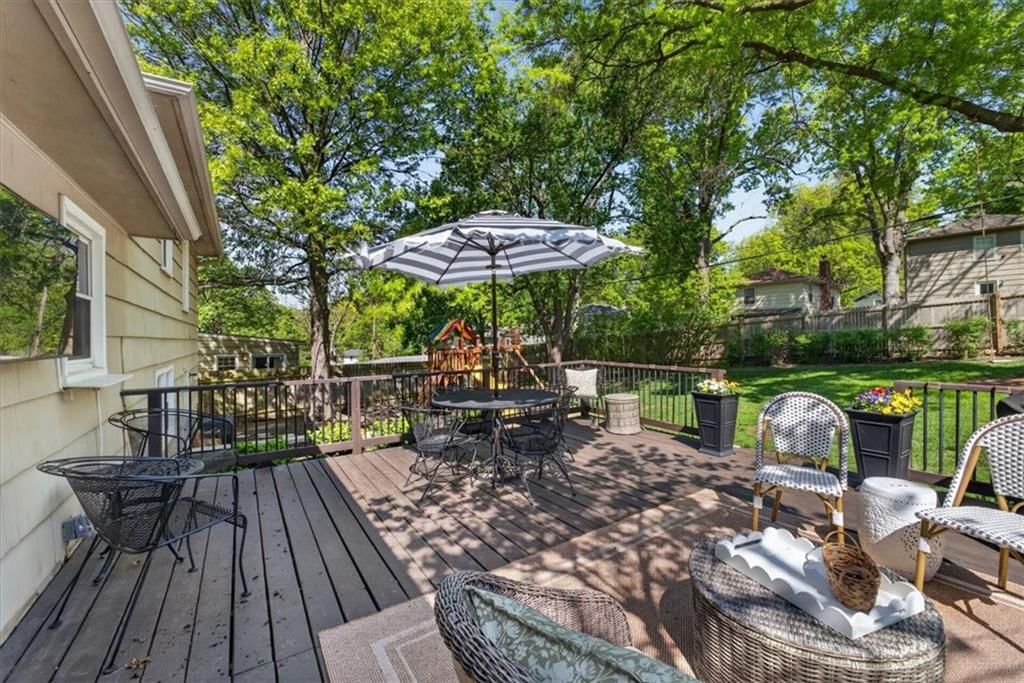 8806 W 72 Terrace — photo 30