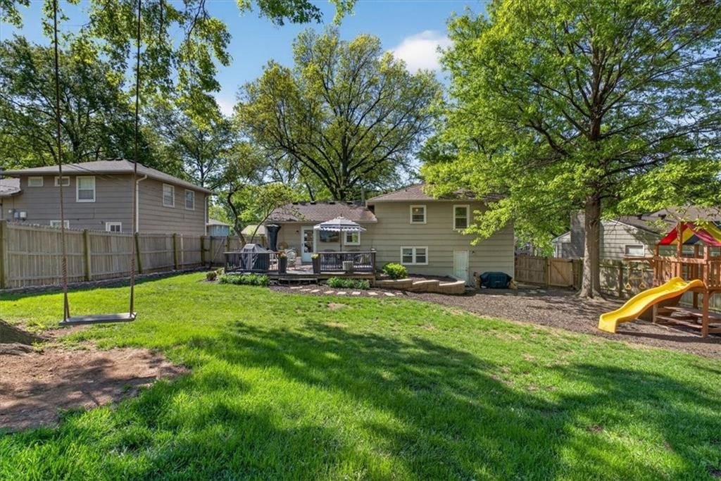 8806 W 72 Terrace — photo 33