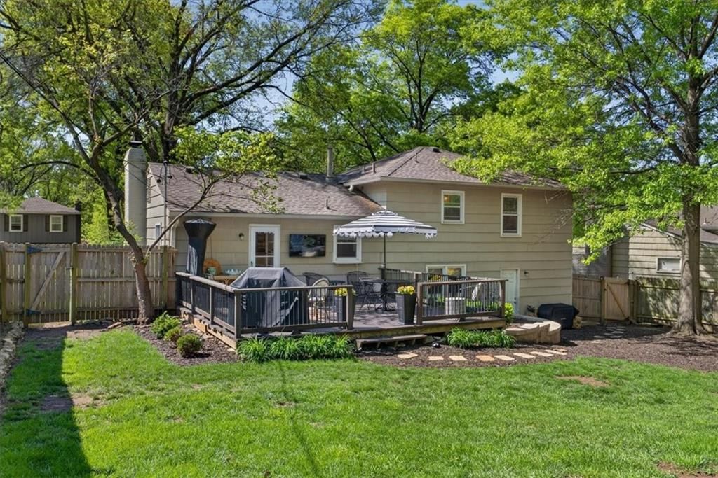 8806 W 72 Terrace — photo 35
