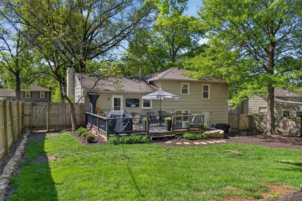 8806 W 72 Terrace — photo 36