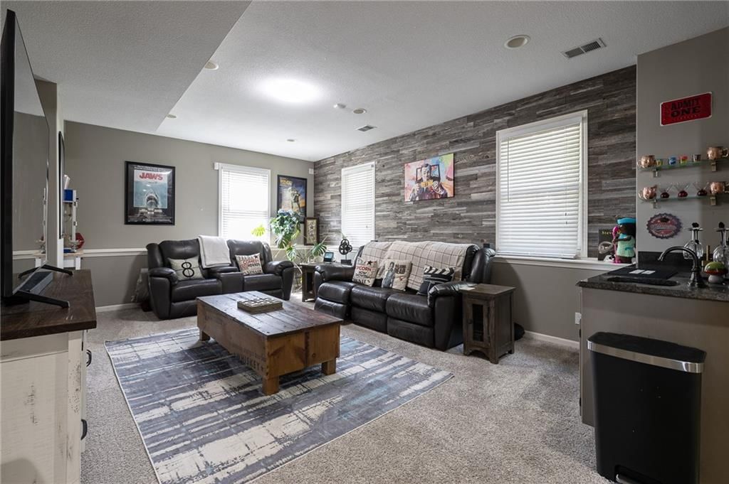 2664 W Whitney Street — photo 32