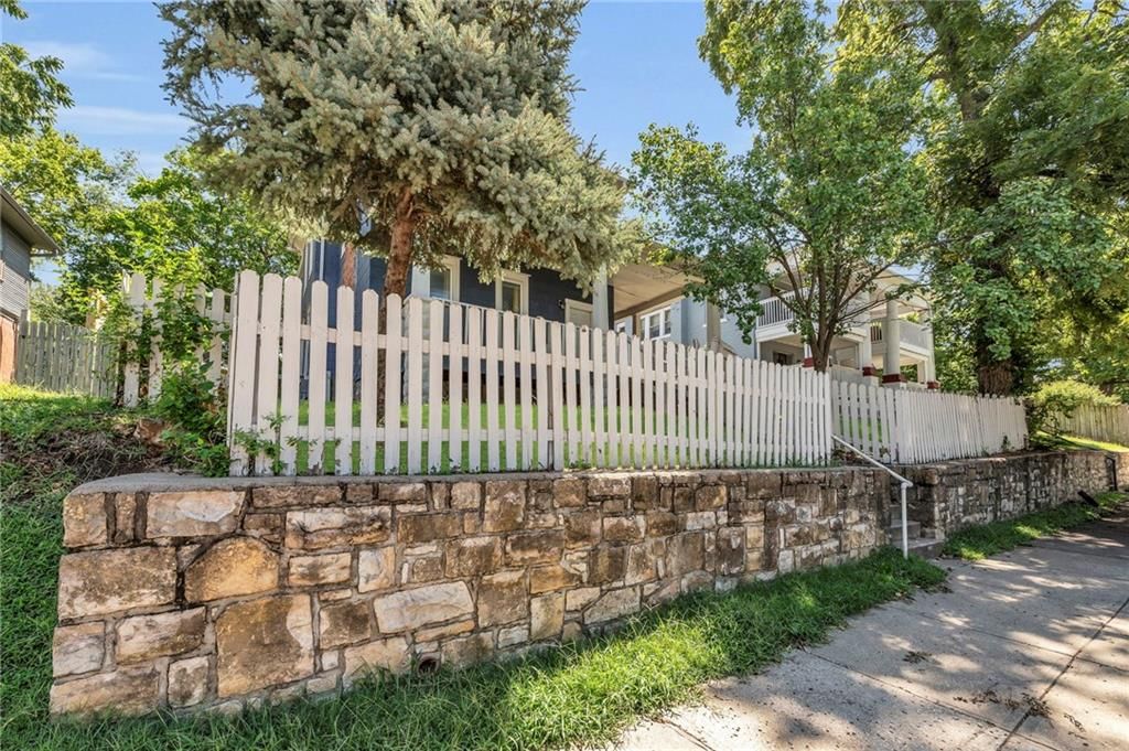 2745 Holmes Street — photo 23