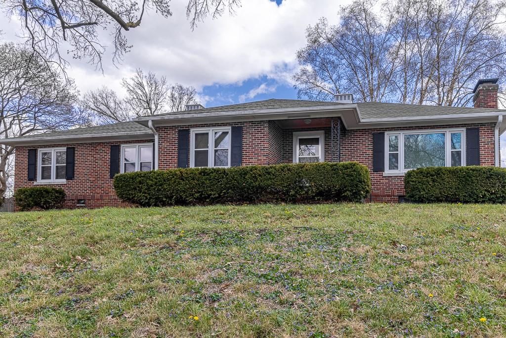 1505 S 39th Street, St Joseph, MO
