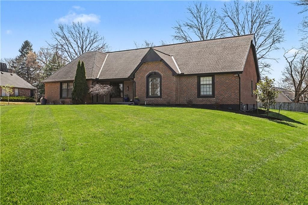 1027 W Burning Tree Drive — photo 2