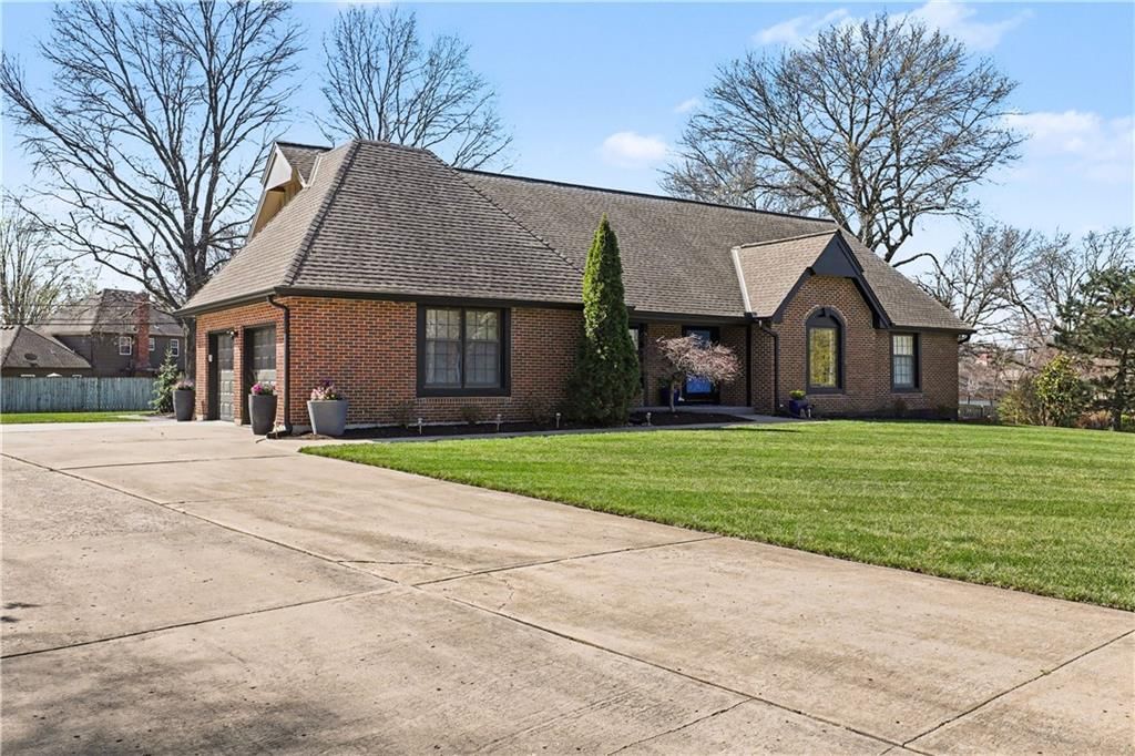 1027 W Burning Tree Drive — photo 3