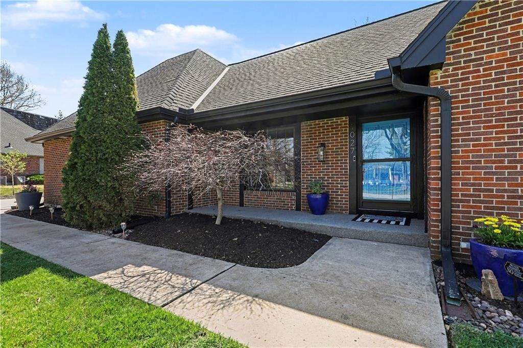 1027 W Burning Tree Drive — photo 4
