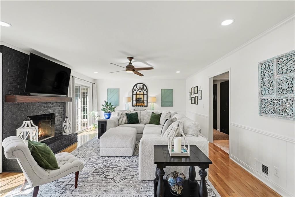 1027 W Burning Tree Drive — photo 8