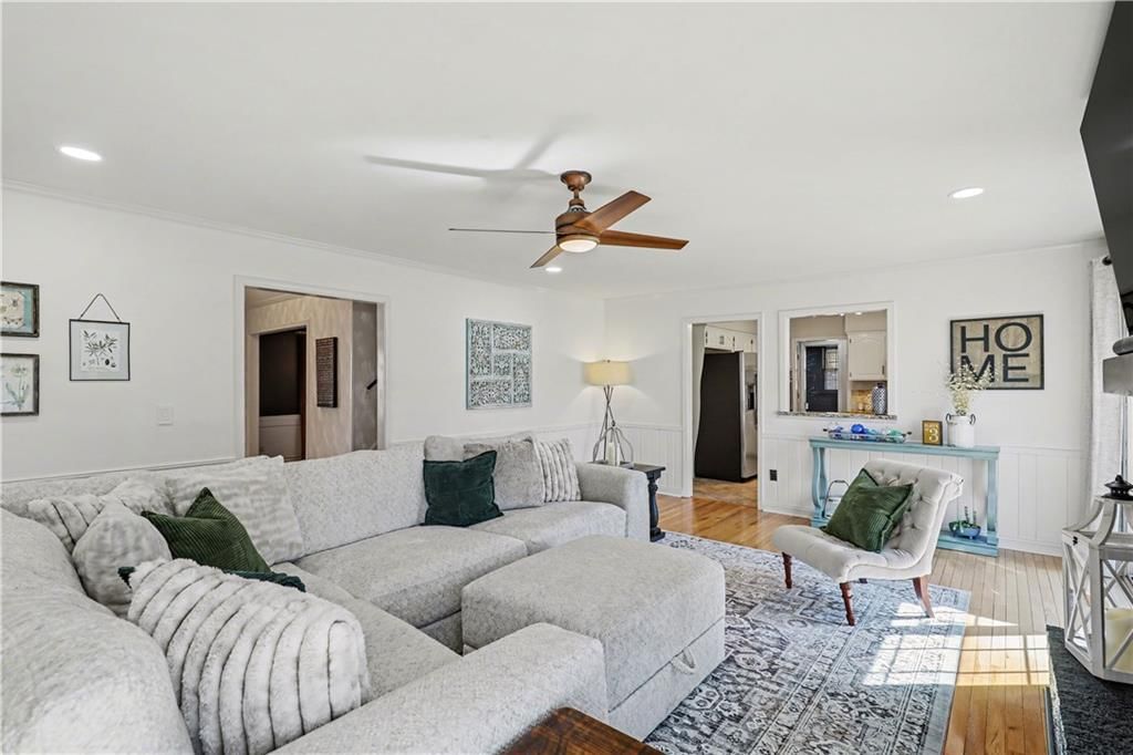 1027 W Burning Tree Drive — photo 9