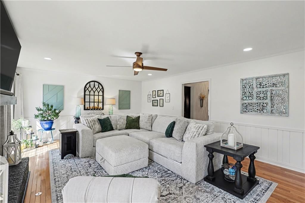 1027 W Burning Tree Drive — photo 10