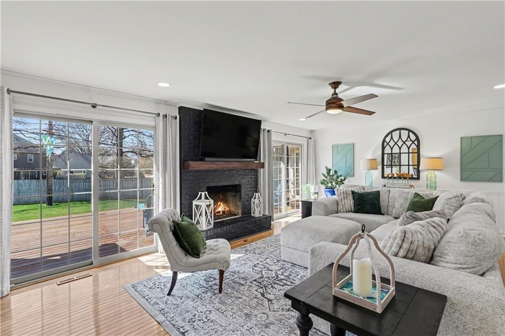 1027 W Burning Tree Drive — photo 12