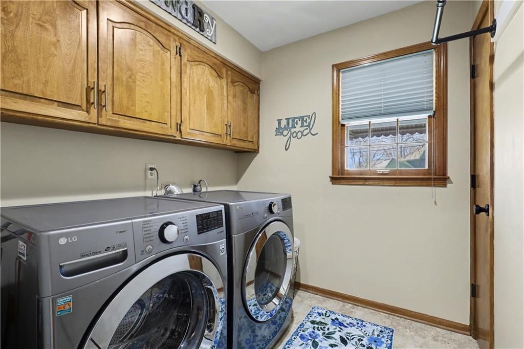 1027 W Burning Tree Drive — photo 19