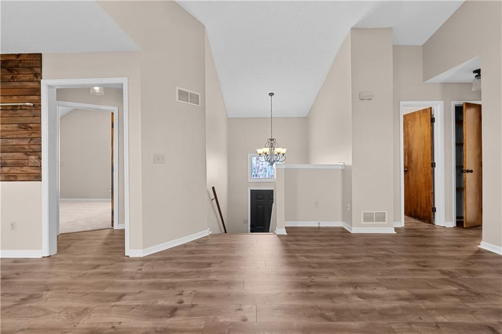 120 W Skylark Street — photo 5
