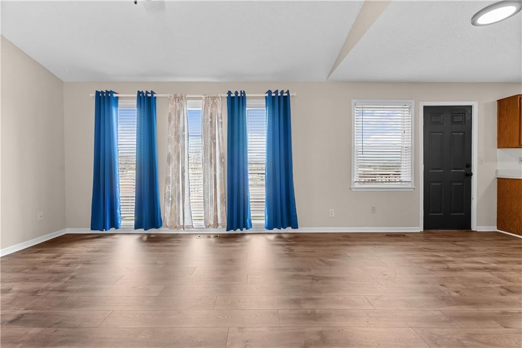 120 W Skylark Street — photo 6
