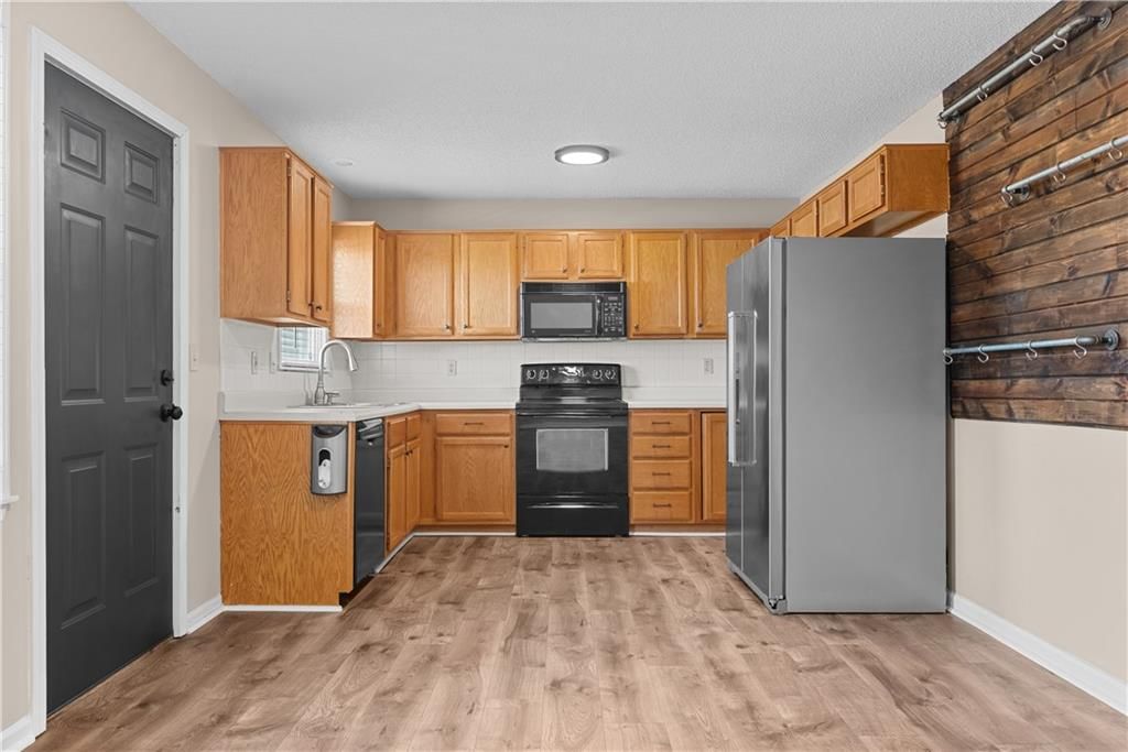 120 W Skylark Street — photo 8